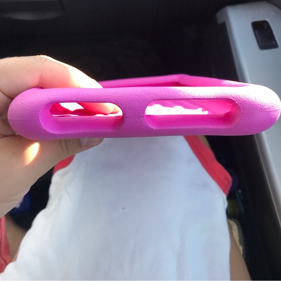 Amazon free time pink tablet case has flaws tablet not Included - Picture 6 of 6